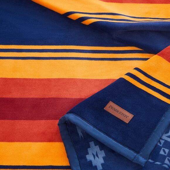 Pendleton Reversible Plush Throw Grand Canyon - Picture 4 of 7